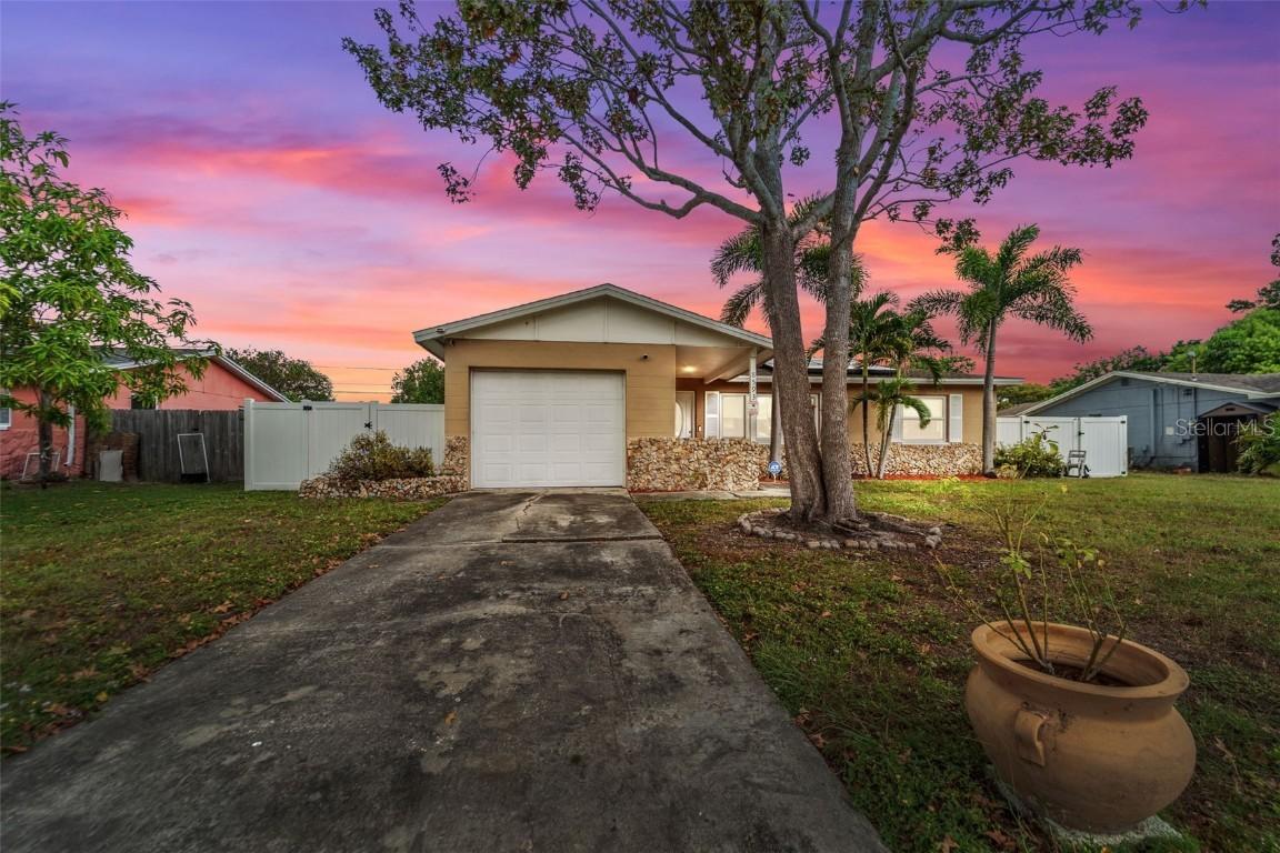 8593 Lantana Dr., Seminole, FL 33777