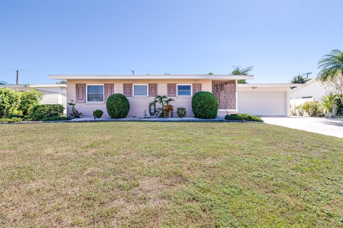 1009 Cherry Hills Dr., Sun City Center, FL 33573