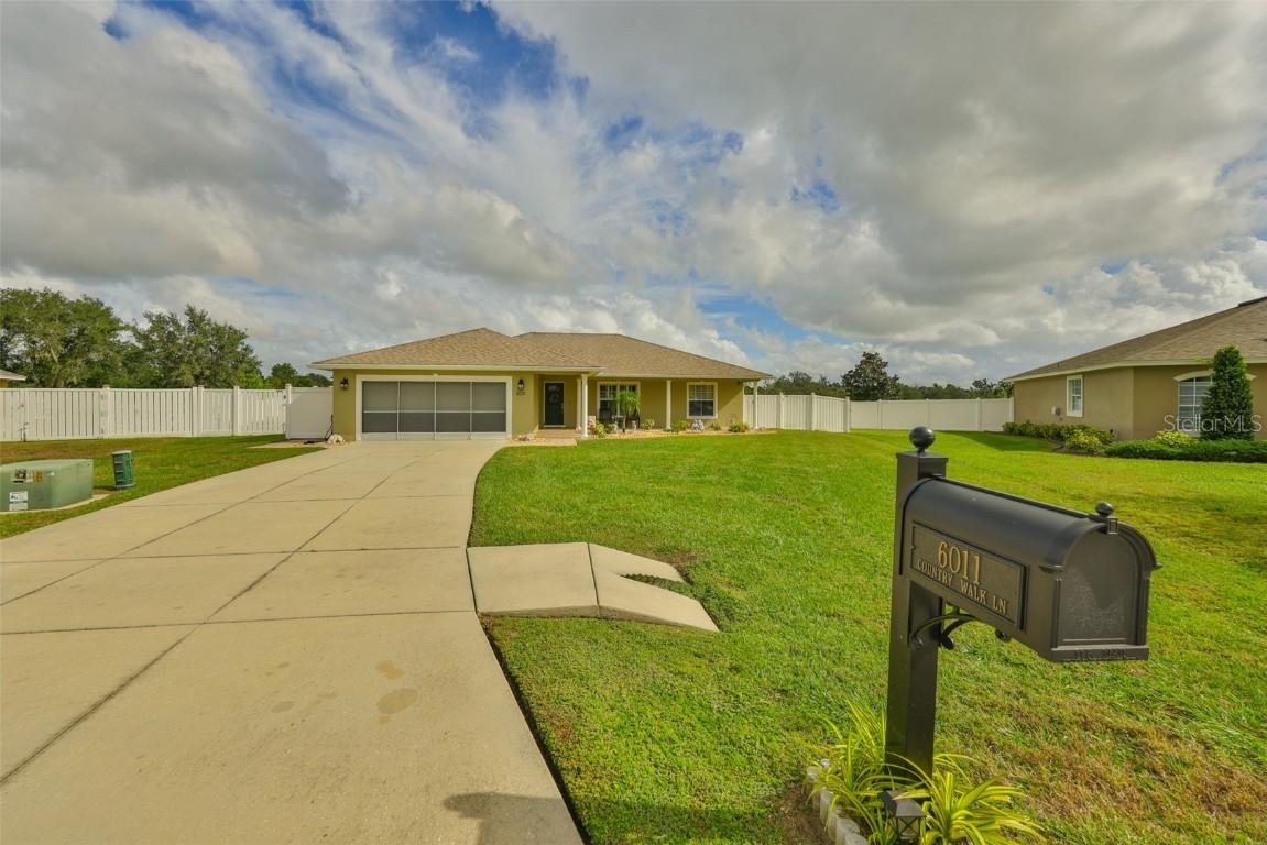 6011 Country Walk Ln., Winter Haven, FL 33880