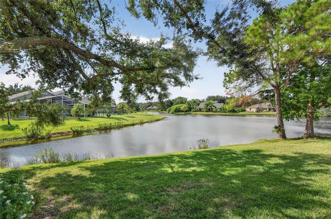 5717 Heronpark Pl., Lithia, FL 33547