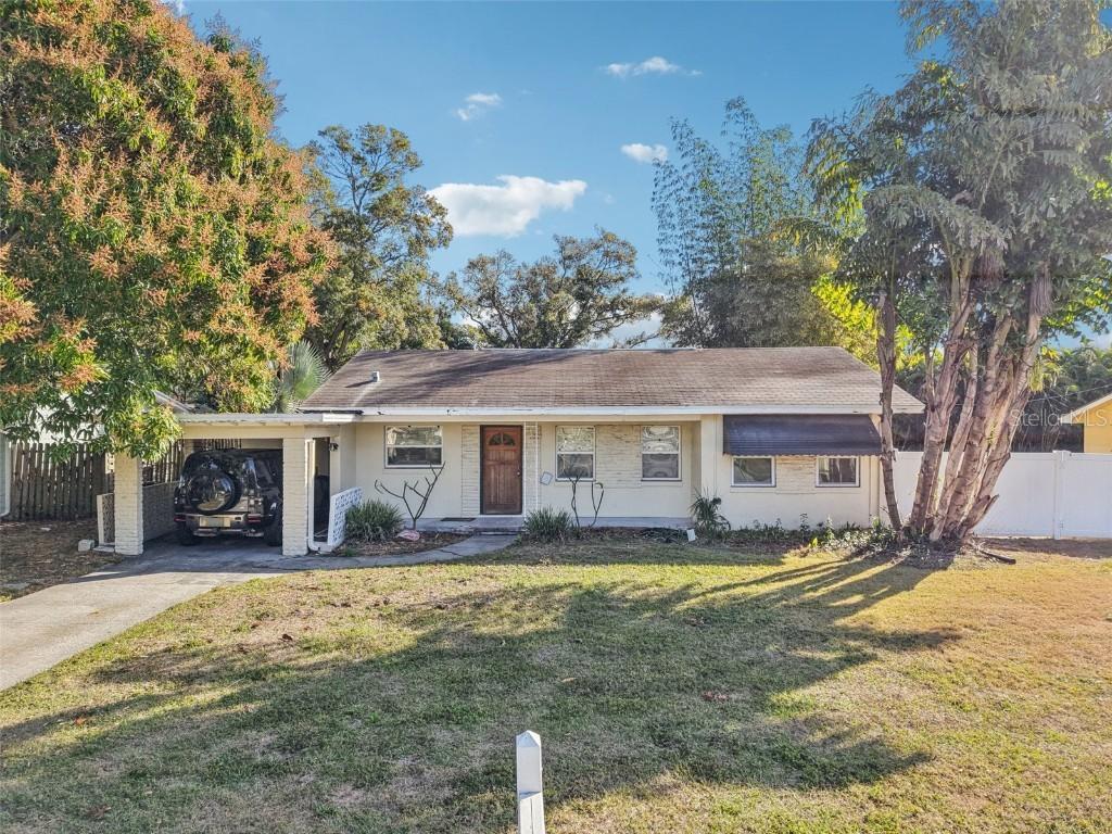 1015 Varona St., Belleair, FL 33756