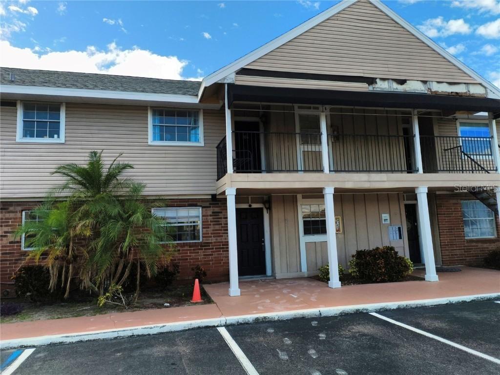 200 Country Club Dr. #805, Largo, FL 33771