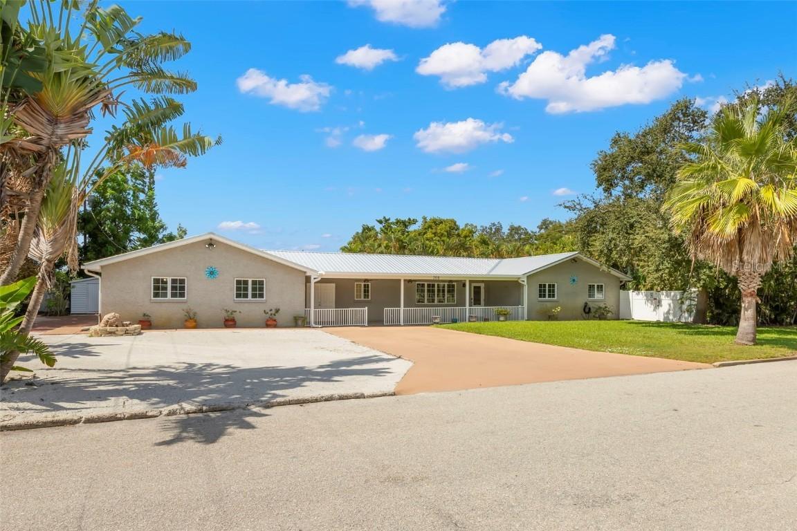 208 77th St., Bradenton, FL 34209