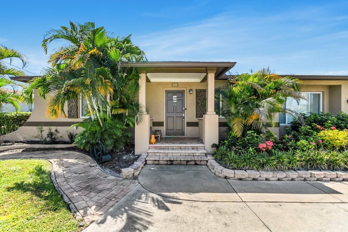 4864 Lake Charles Dr., Kenneth City, FL 33709
