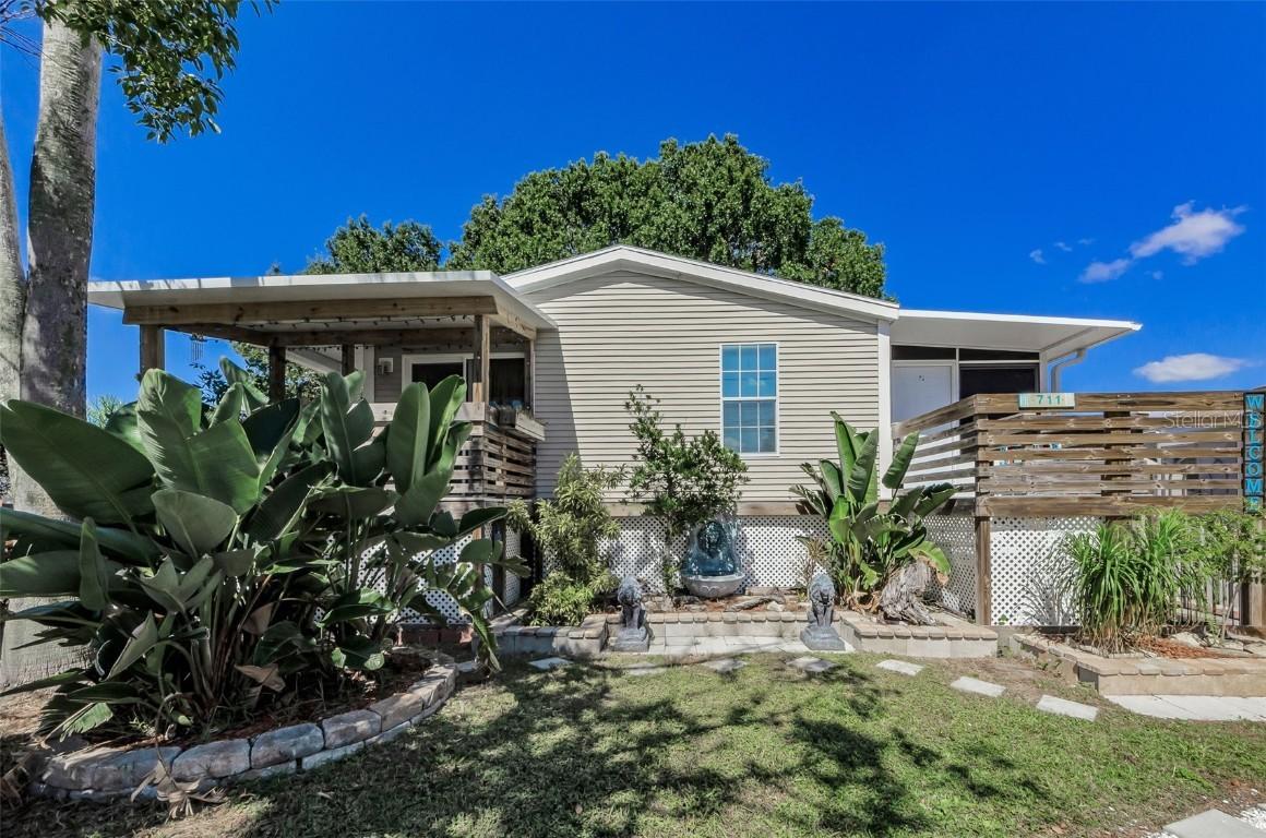 711 Driftwood Ln., Tarpon Springs, FL 34689