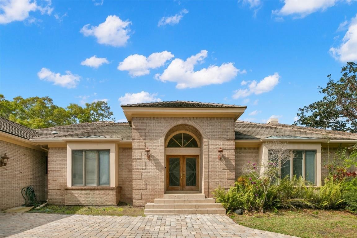 3498 Shoreline Cir., Palm Harbor, FL 34684