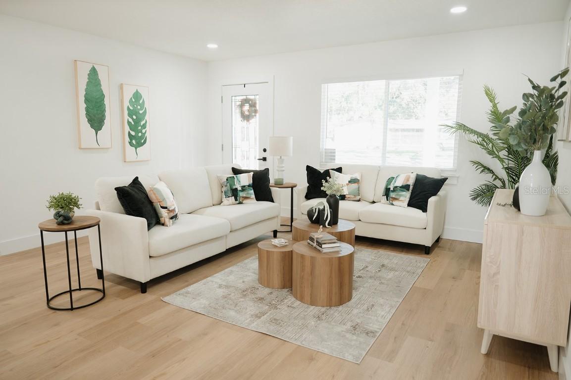 909 Lake Charles Cir., Lutz, FL 33548