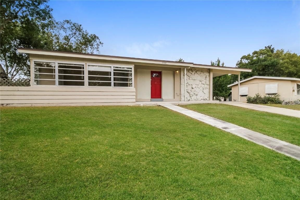 1200 Whitewood Dr., Deltona, FL 32725