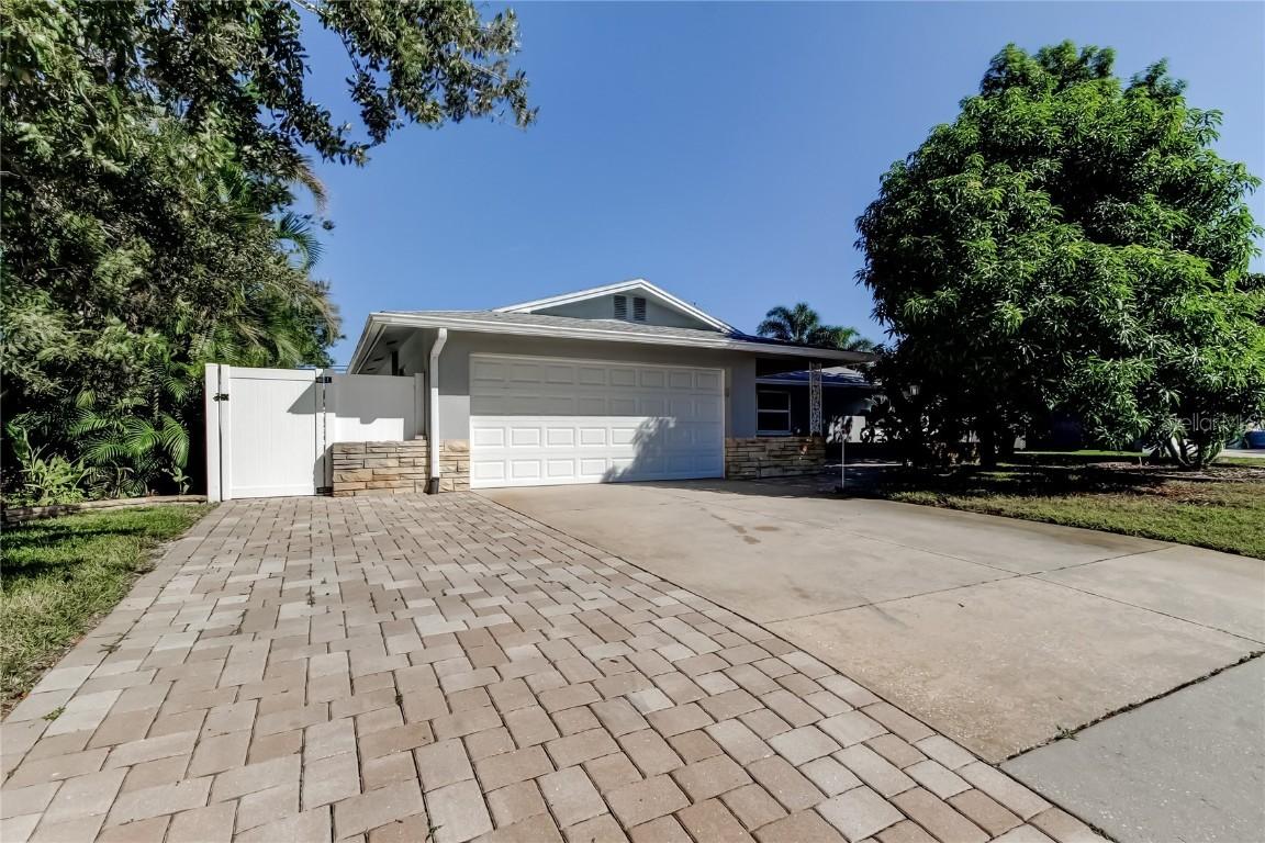 14233 102nd Ave., Largo, FL 33774