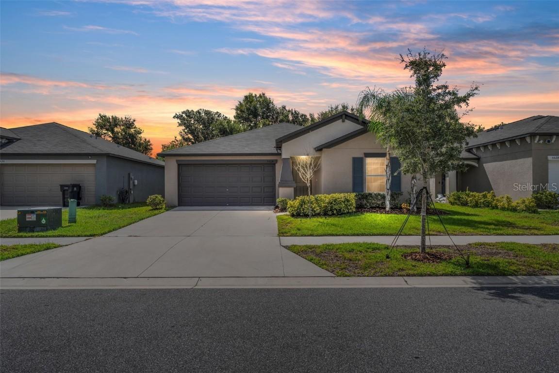 5524 Blue Azure Dr., Wimauma, FL 33598