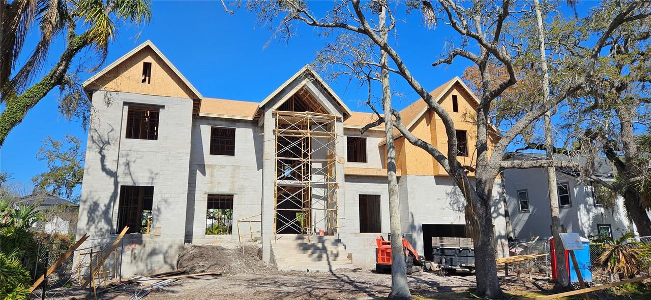 811 Grove Park Ave., Tampa, FL 33609