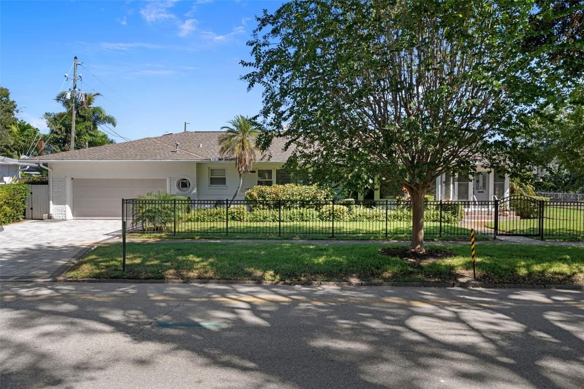 105 17th Ave., St Petersburg, FL 33704