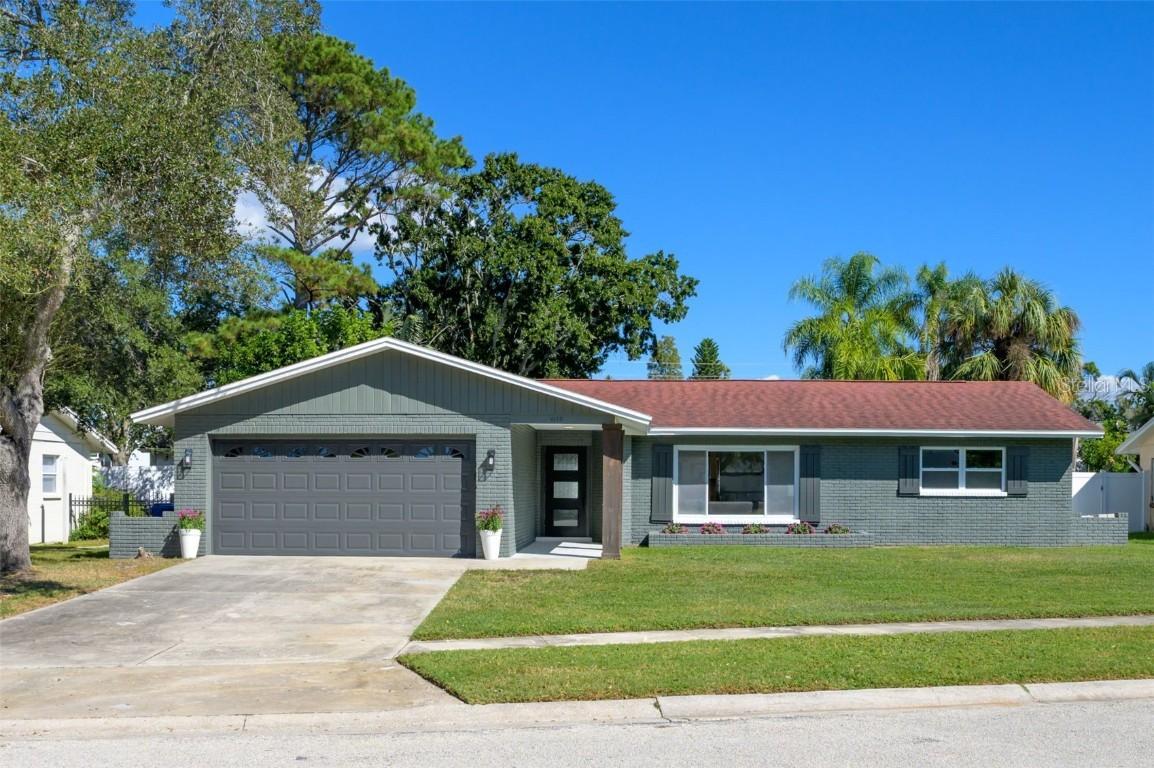 6135 Tanglewood Dr., St Petersburg, FL 33703