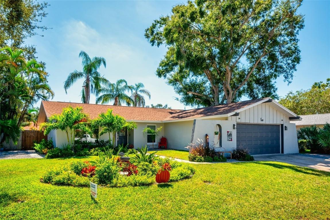 13560 Del Prado Dr., Largo, FL 33774