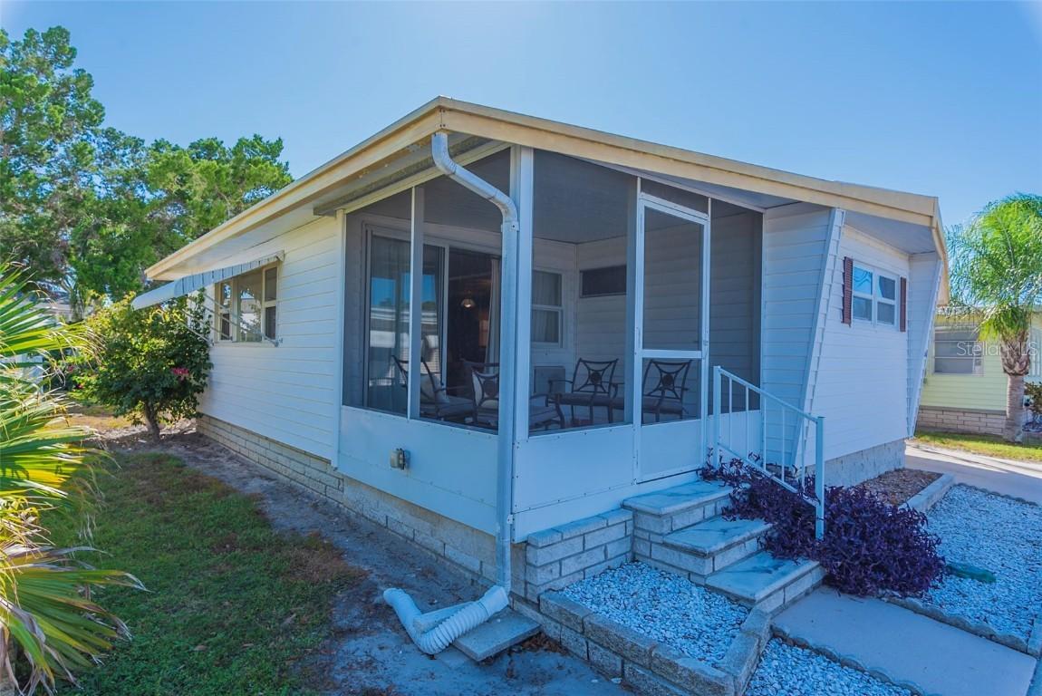 3301 Alt 19 #404, Palm Harbor, FL 34683
