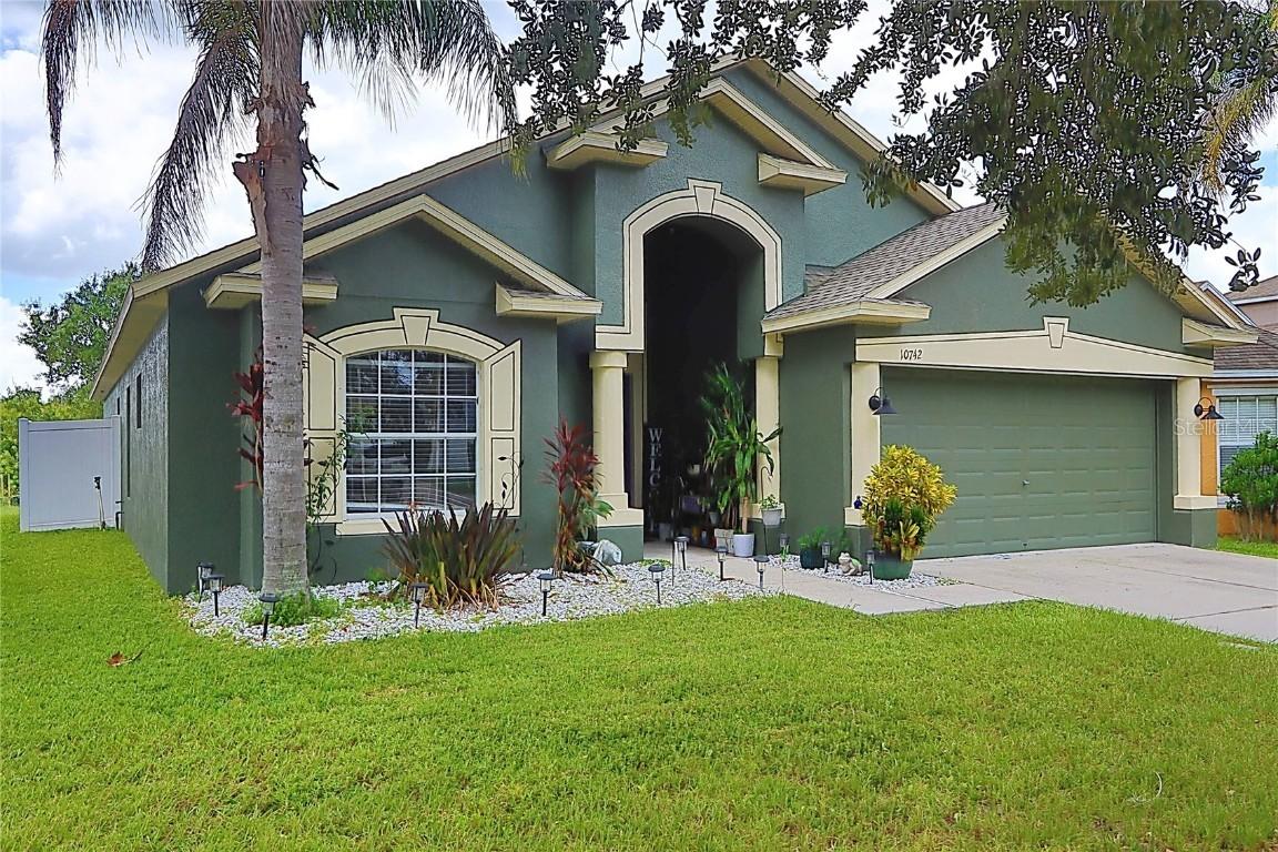 10742 Shady Preserve Dr., Riverview, FL 33579