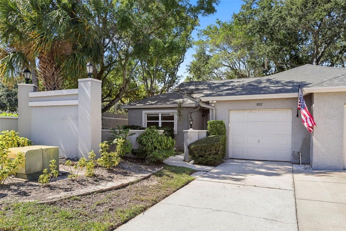 102 Steeplechase Ln., Palm Harbor, FL 34684