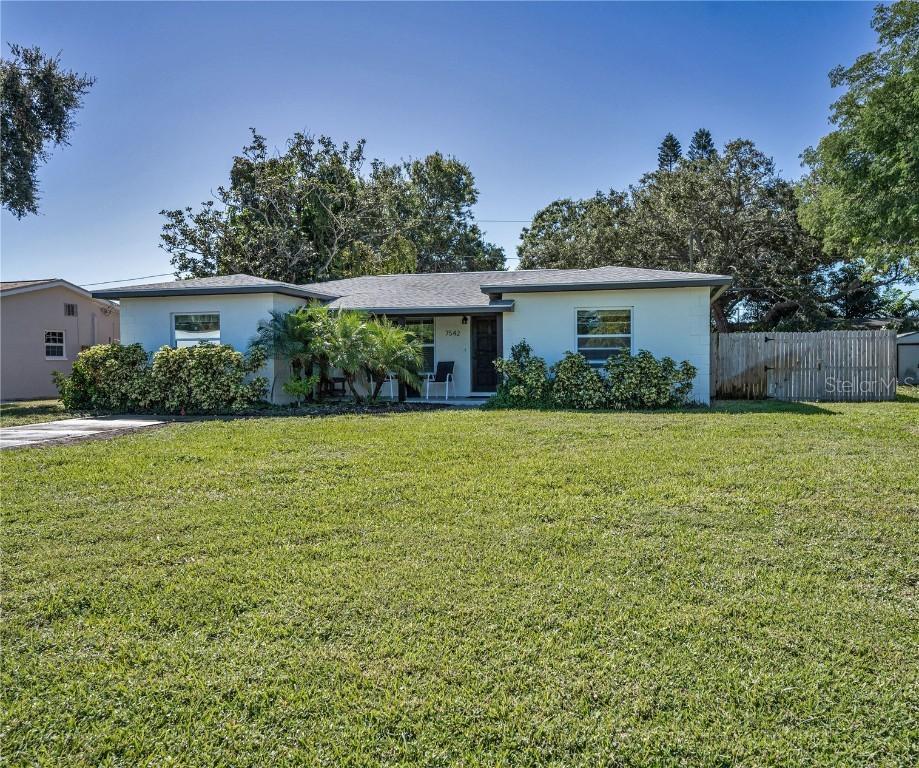 7542 19th Ave., St Petersburg, FL 33710
