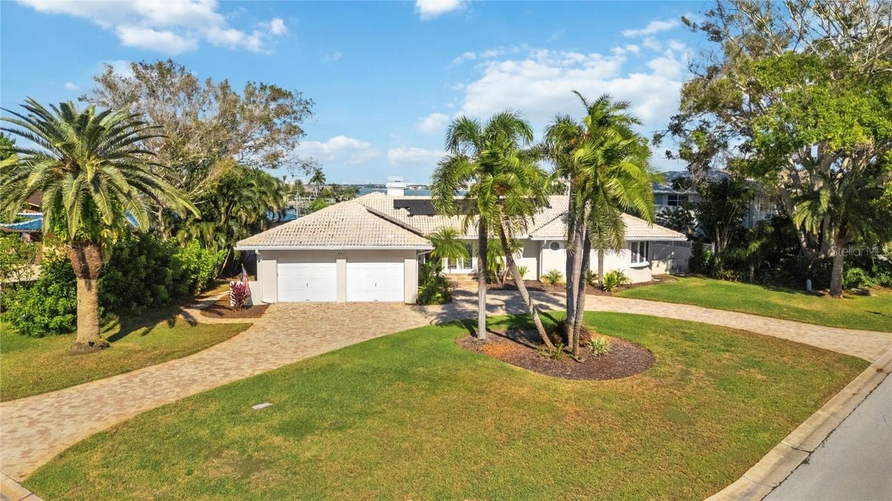 411 Belle Isle Ave., Belleair Beach, FL 33786