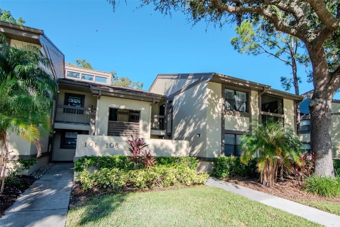 105 Woodlake Ln., Oldsmar, FL 34677