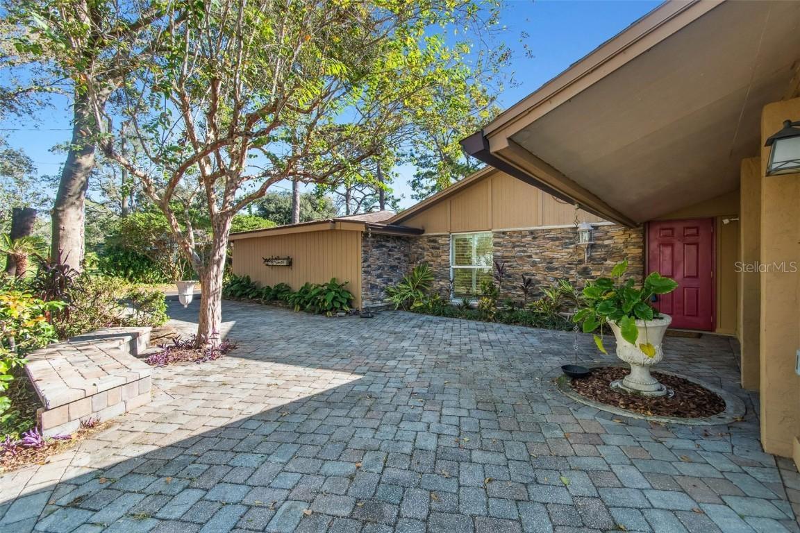 12905 N 52nd St., Temple Terrace, FL 33617