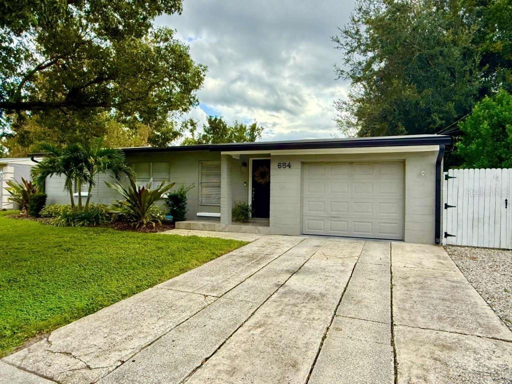 654 Romano Ave., Orlando, FL 32807