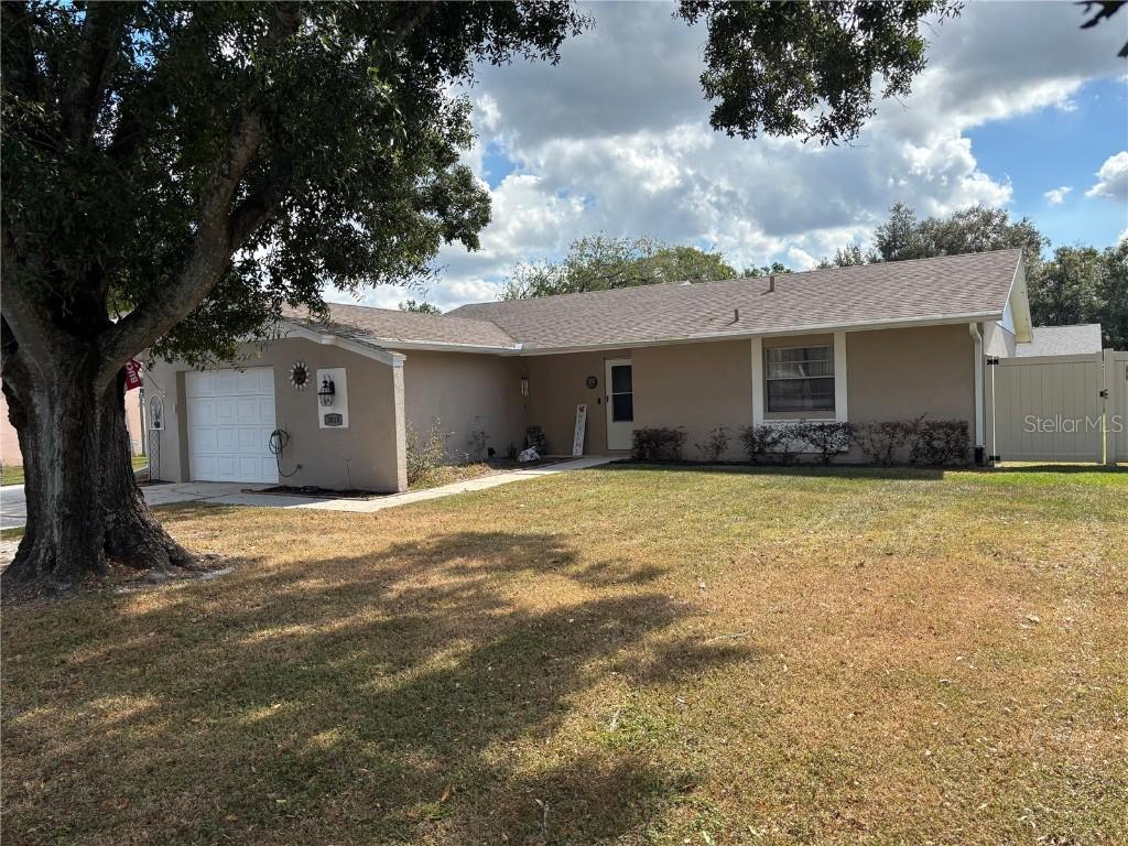 2015 Woodbridge Ln., Lakeland, FL 33813