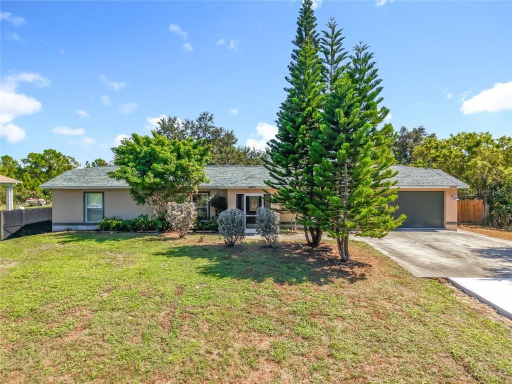 814 Lincoln Ave., Lehigh Acres, FL 33972