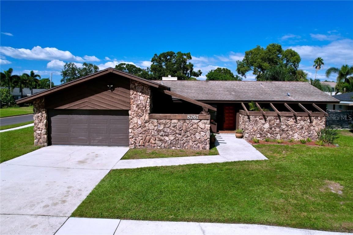 8267 Norwood Rd., Seminole, FL 33777