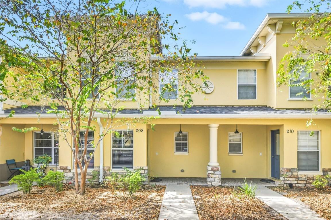208 Dragons Fire Pl., Valrico, FL 33594