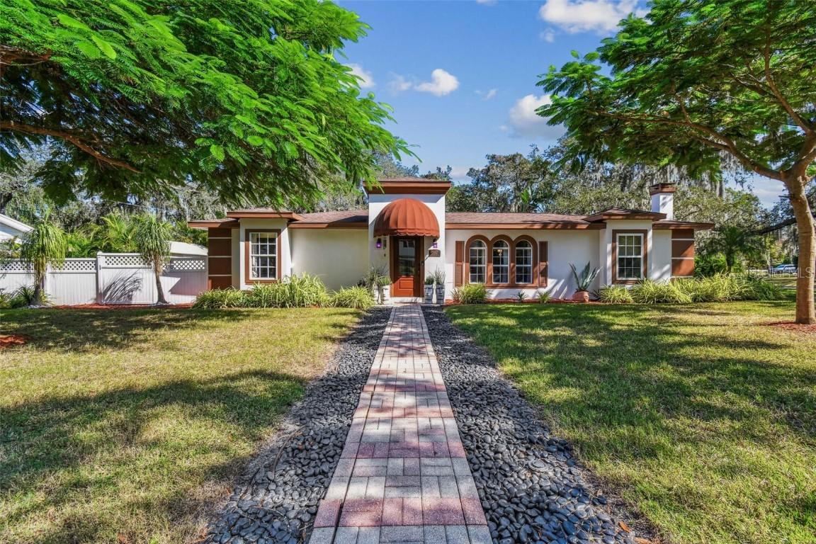 207 Willowick Ave., Temple Terrace, FL 33617