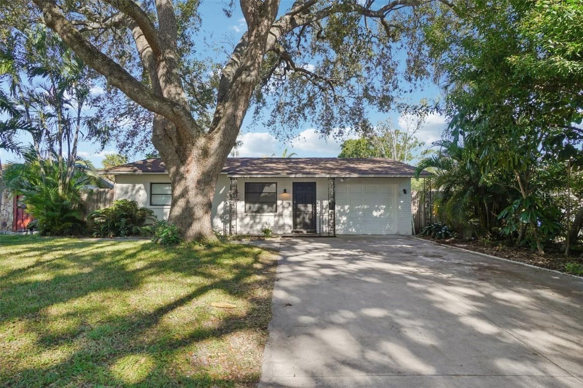 162 SE Lincoln Cir., St Petersburg, FL 33703