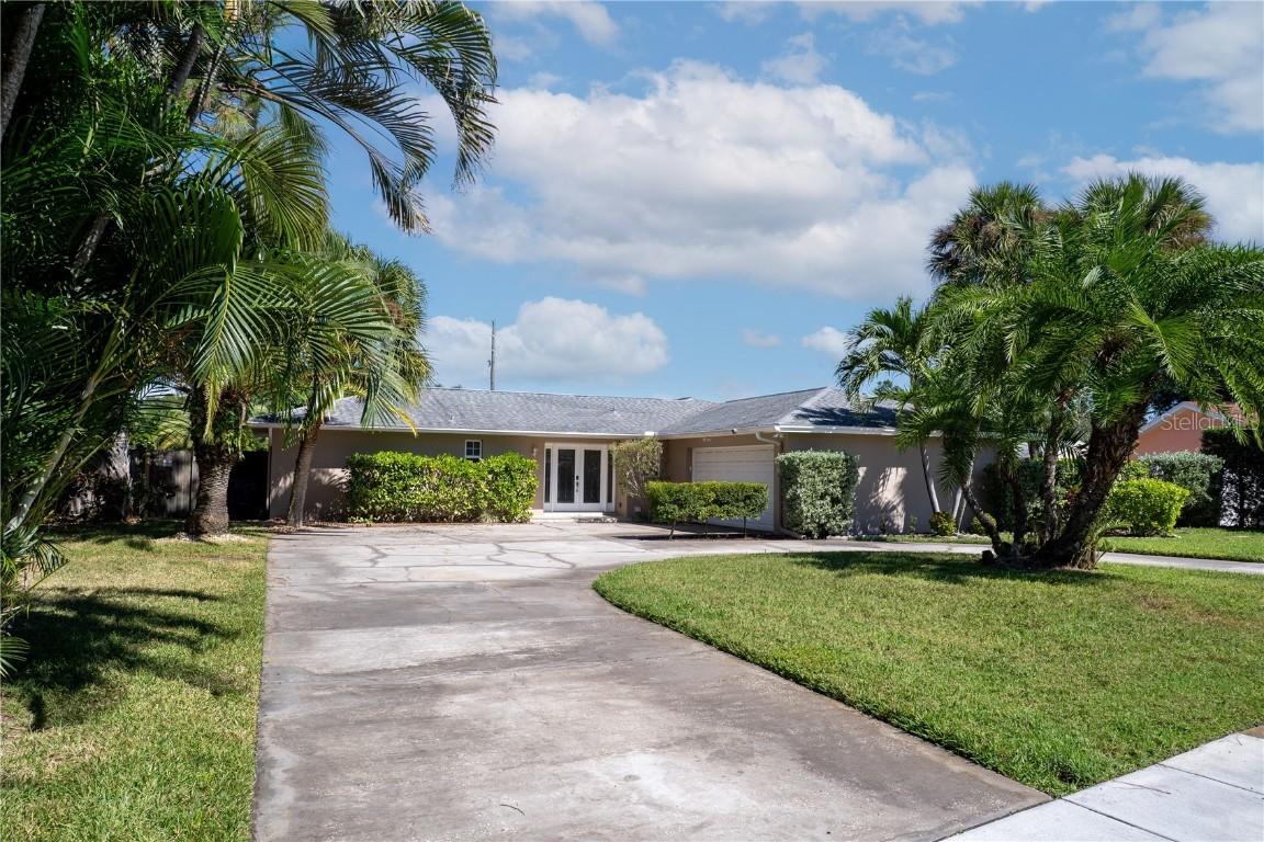 8147 Larchwood Rd., Seminole, FL 33777