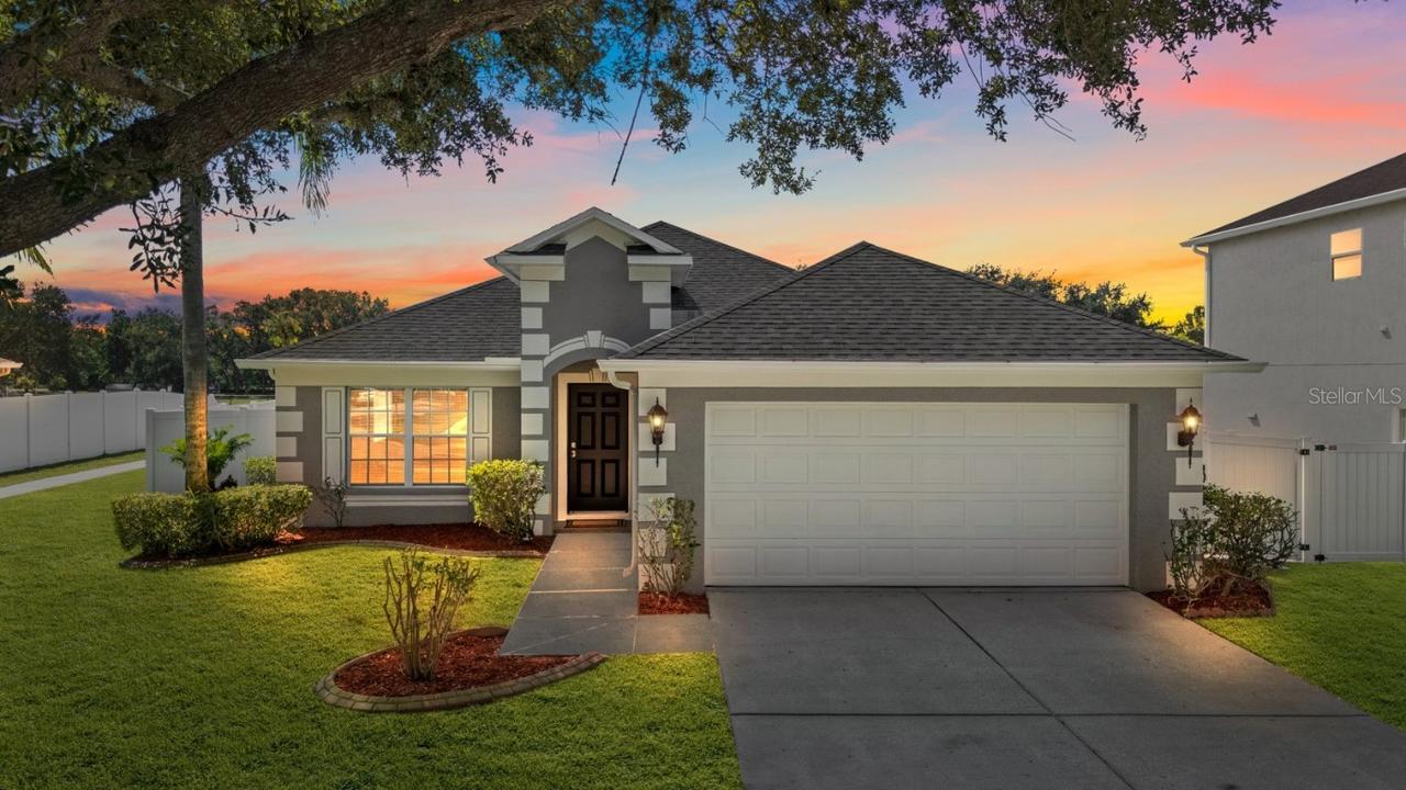 2801 Queen Alberta Dr., Valrico, FL 33596