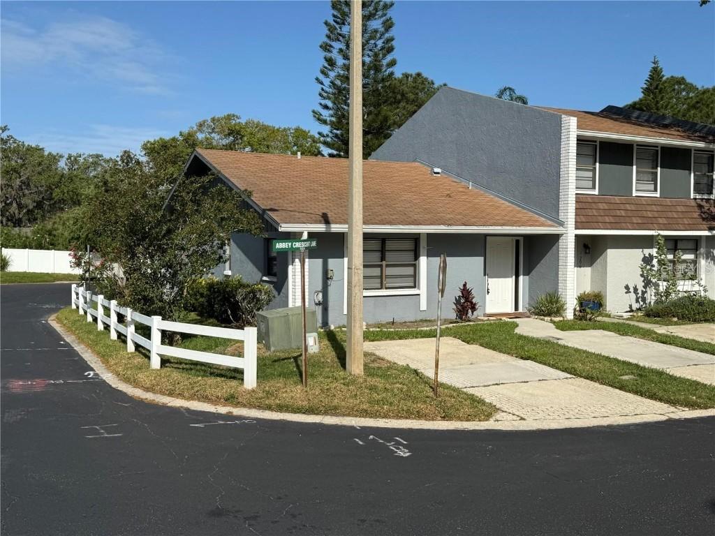 1200 Abbey Crescent Ln., Clearwater, FL 33759