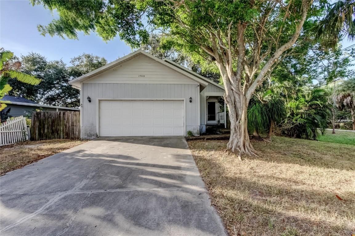 2908 Williamsburg St., Sarasota, FL 34231