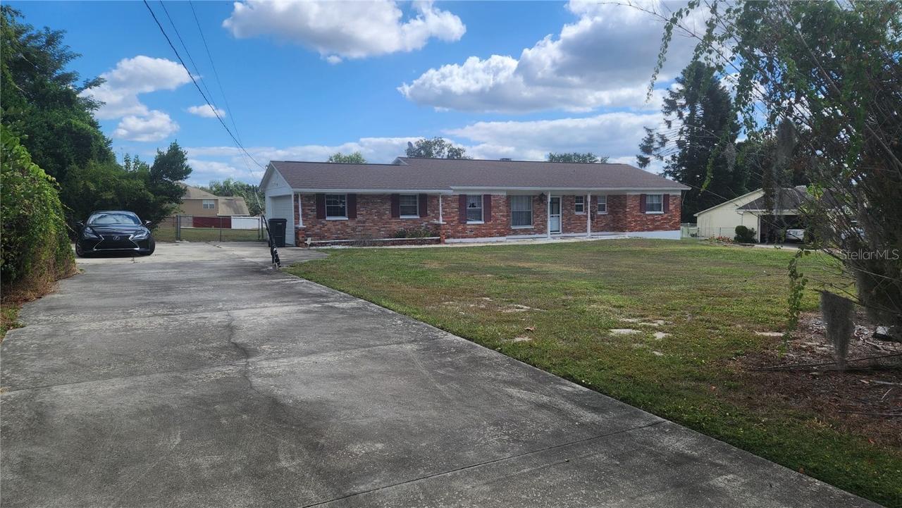 615 Lakewood Dr., Brandon, FL 33510