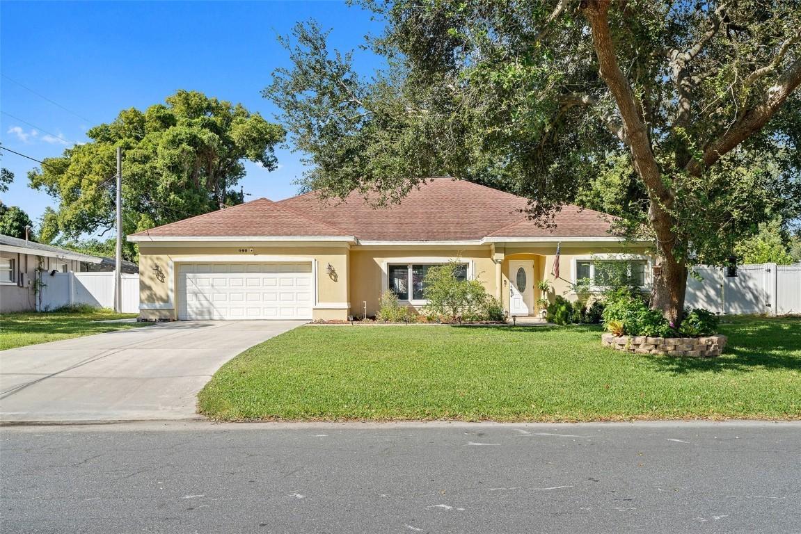 490 Woodland Dr., Largo, FL 33771