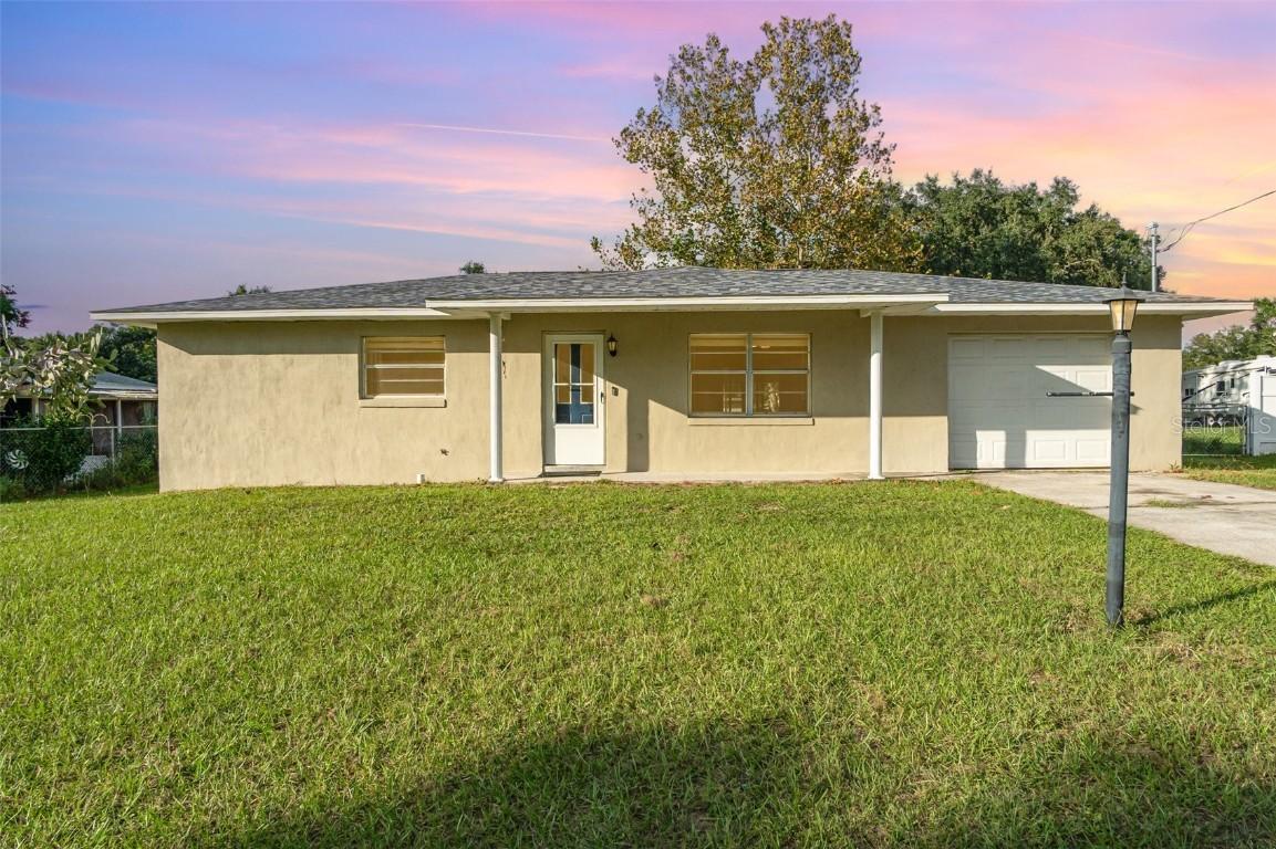 413 First Dr., Lady Lake, FL 32159