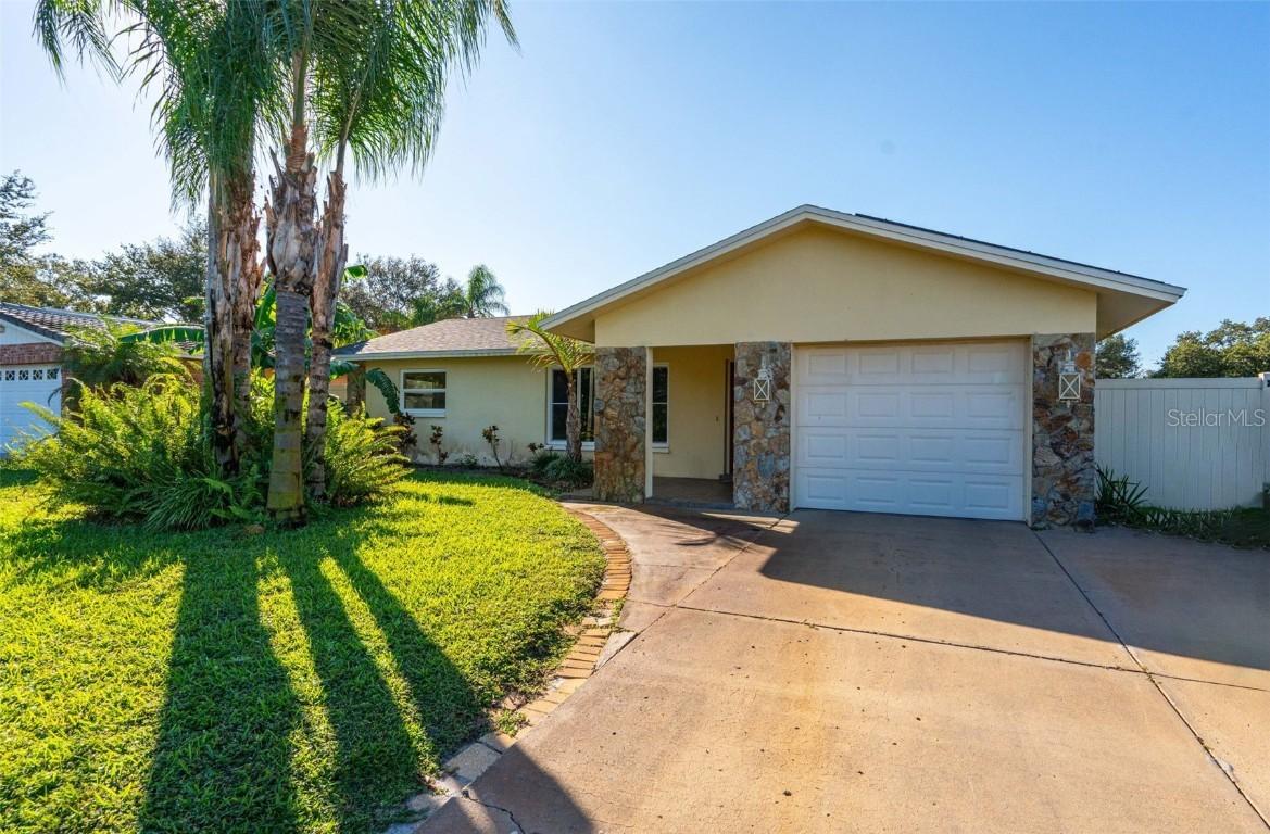 2592 14th Ave., Largo, FL 33770