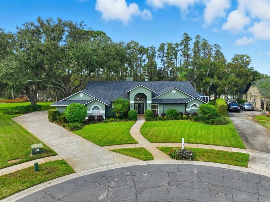 302 Lake Kell Ct., Lutz, FL 33549