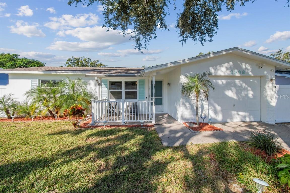 2208 Lauren Dr., Largo, FL 33774