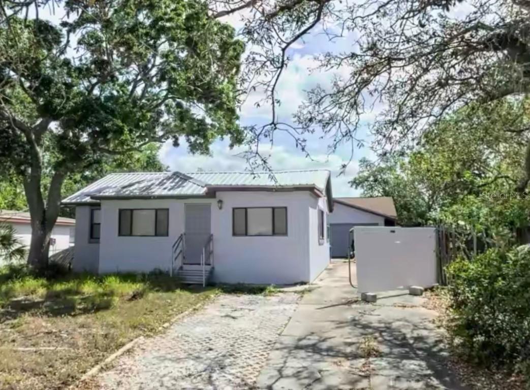 9805 N 46th St., Tampa, FL 33617