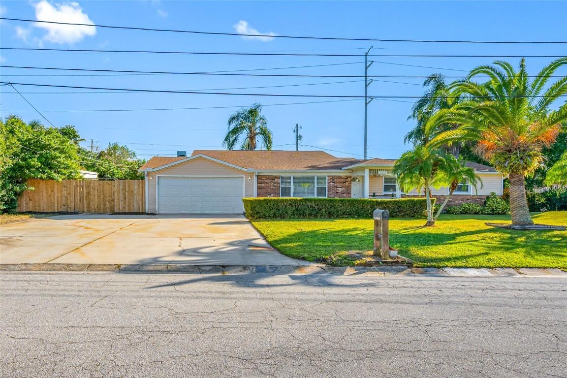 2265 S Lagoon Cir., Clearwater, FL 33765