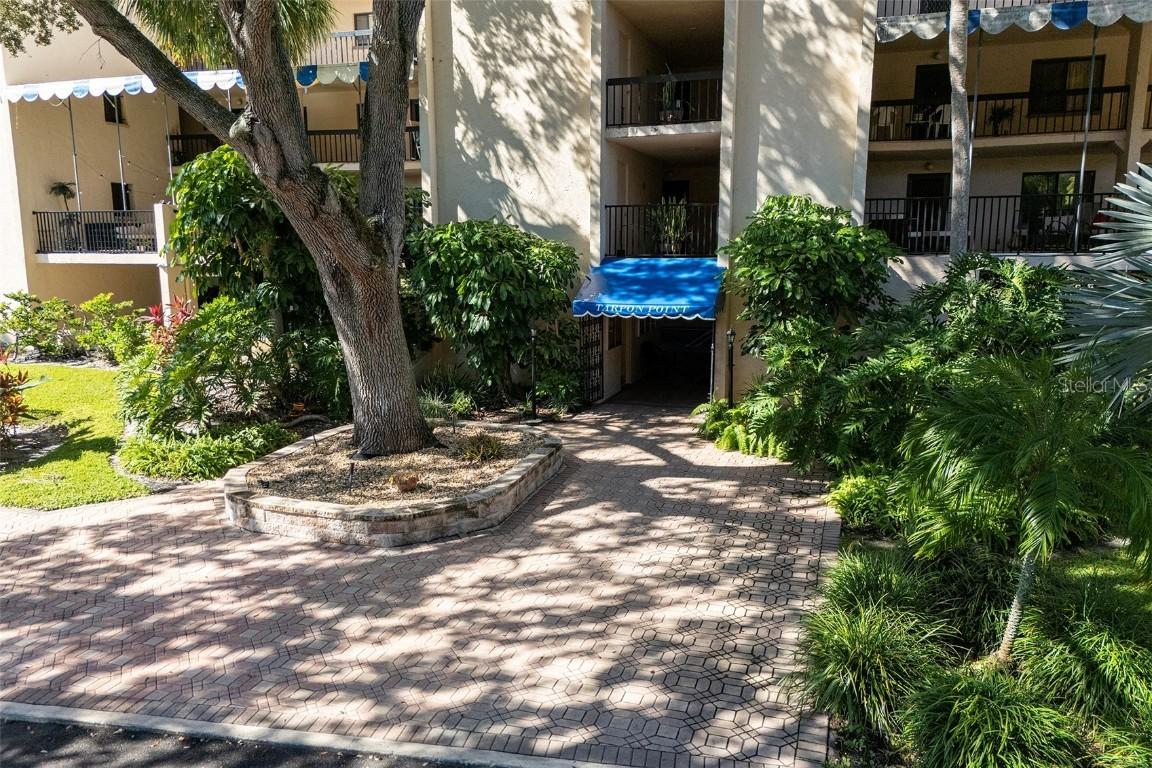305 Tarpon Point, Tarpon Springs, FL 34689