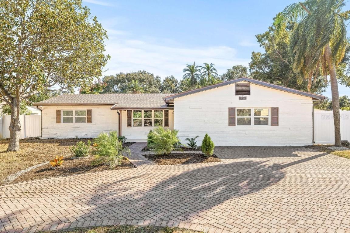 7784 22nd Ave., St Petersburg, FL 33710