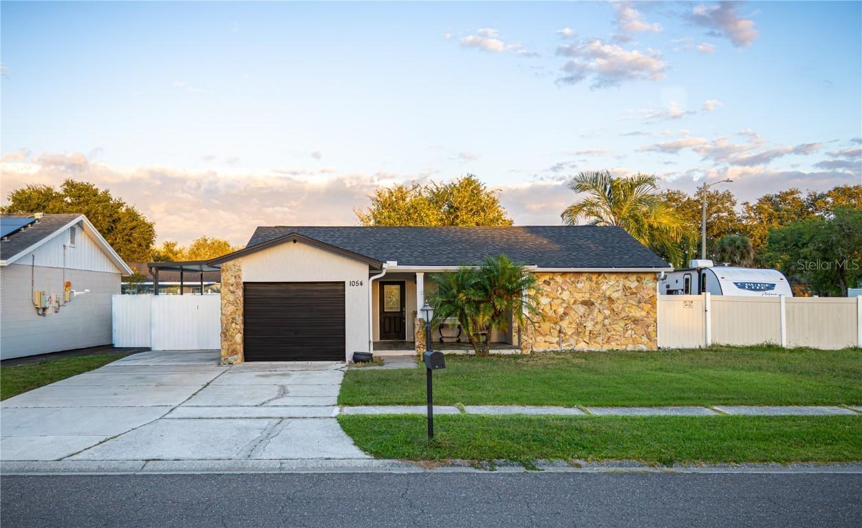 1054 Old Field Dr., Brandon, FL 33511