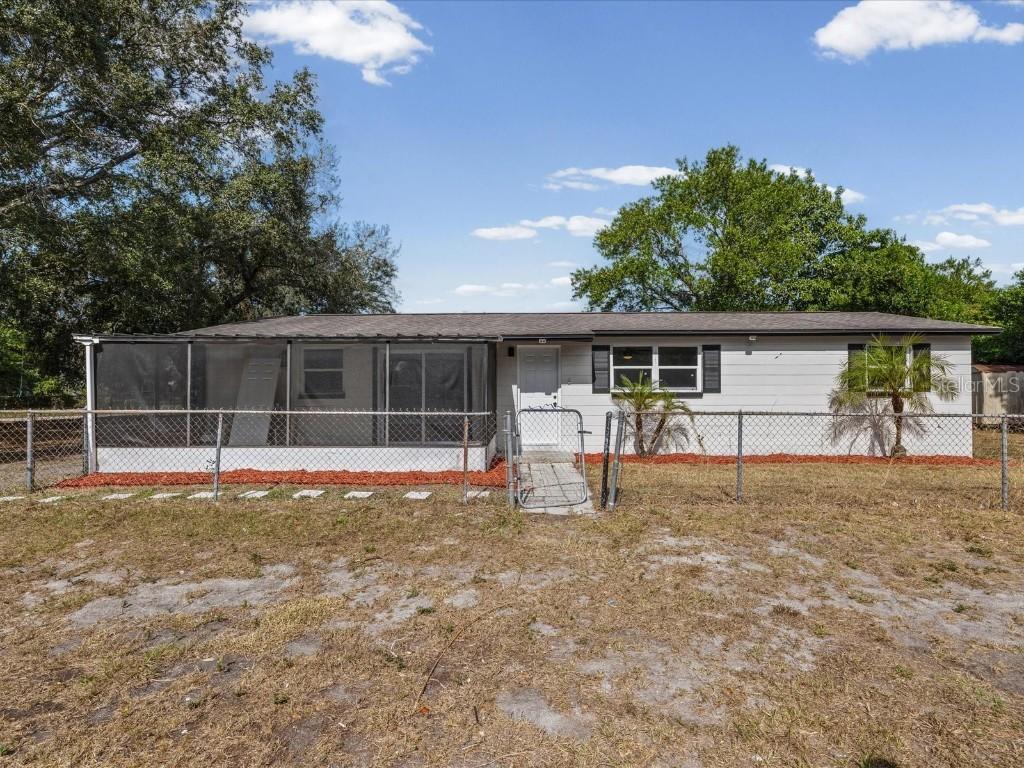 9902 W Club Ln., Tampa, FL 33612