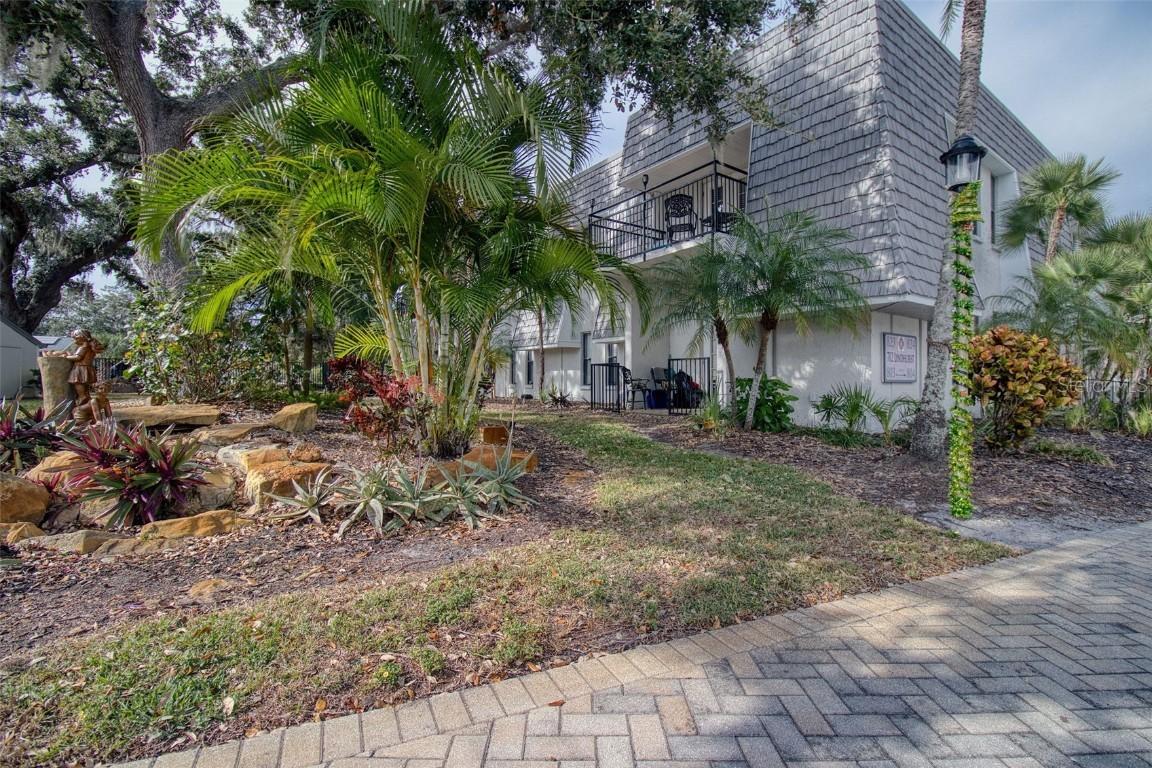 702 Lyndhurst St. #821, Dunedin, FL 34698