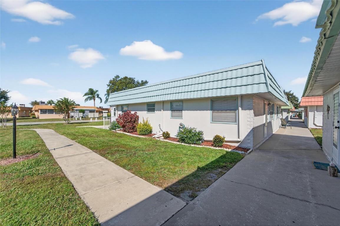 1802 Bedford Ln. #12, Sun City Center, FL 33573